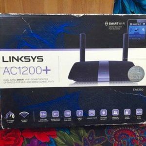 LINKSYS AC1200+ WIFI INTERNET ROUTER INCLUDES CABLES